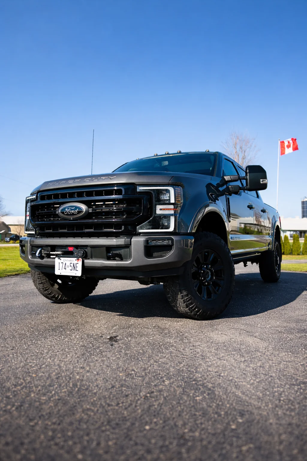 Ford F-250 full vehicle anchoring the trust section
